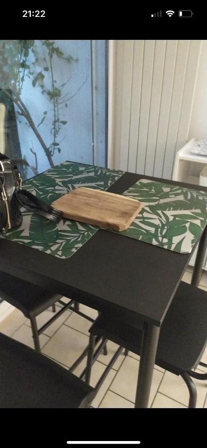 Se: 13A Rue Des Touleuses Pourpre Bed and Breakfast Cergy Buitenkant foto
